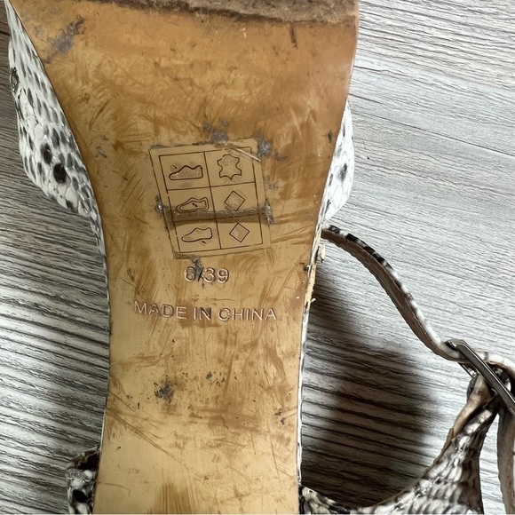 Woman’s topshop well worn leather snake embossed chunky heel and platform sz 8.5 - Picture 12 of 13